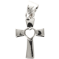 Croix de cou au centre coeur ajouré en argent 925 °/°° rhodié H 1.2 cm (0.70 g). Livrée en boîte.