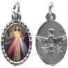 Médaille métal de couleur argentée ovale avec rebord effet dentelle H.1,5 cm avec résine. Disponible avec différents Saint