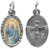 Médaille métal de couleur argentée ovale avec rebord effet dentelle H.1,5 cm avec résine. Disponible avec différents Saint