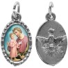 Médaille métal de couleur argentée ovale avec rebord effet dentelle H.1,5 cm avec résine. Disponible avec différents Saint