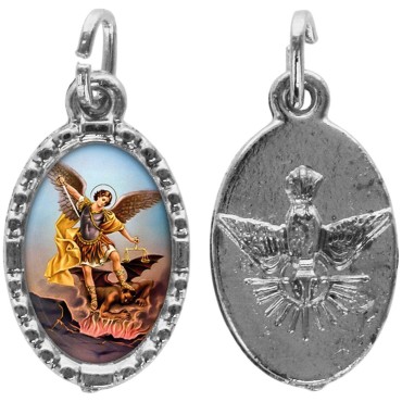 Médaille métal de couleur argentée ovale avec rebord effet dentelle H.1,5 cm avec résine. Disponible avec différents Saint