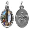 Médaille métal de couleur argentée ovale avec rebord effet dentelle H.1,5 cm avec résine. Disponible avec différents Saint