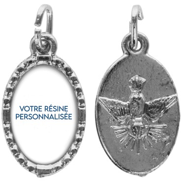 Médaille métal de couleur argentée ovale avec rebord effet dentelle H.1,5 cm avec résine. Disponible avec différents Saint