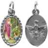 Médaille métal de couleur argentée ovale avec rebord effet dentelle H.1,5 cm avec résine. Disponible avec différents Saint