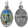 Médaille métal de couleur argentée ovale avec rebord effet dentelle H.1,5 cm avec résine. Disponible avec différents Saint