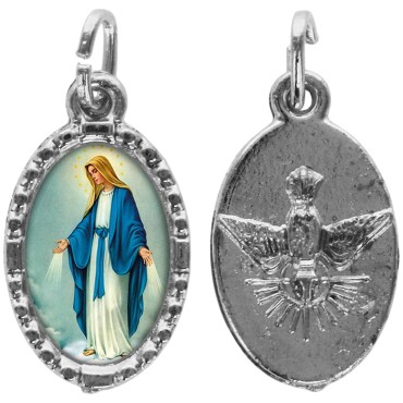 Médaille métal de couleur argentée ovale avec rebord effet dentelle H.1,5 cm avec résine. Disponible avec différents Saint