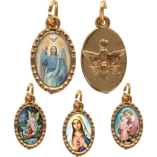 Médaille métal de couleur dorée ovale avec rebord effet dentelle H.1,5 cm avec résine. Disponible avec différents Saints