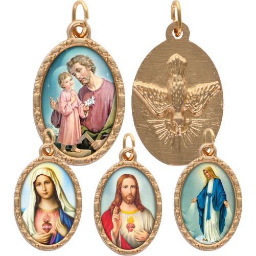 Médaille ovale métal doré, rebord torsadé, résine. H : 2,5 cm. Différents Saints disponibles.