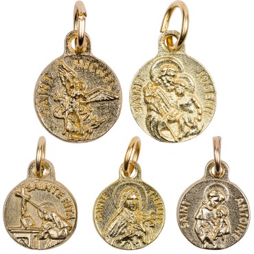 Médaille moulée en métal couleur dorée Ø. 1.2 cm. Plusieurs Saints