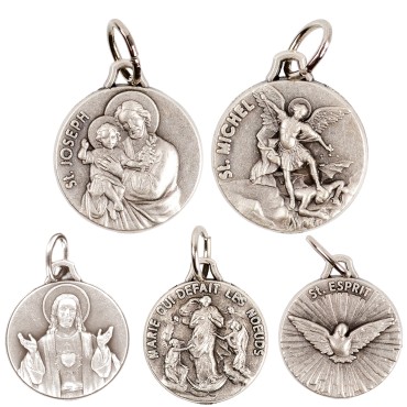 Médaille moulée ou frappée en métal couleur argentée Ø 1.5 cm. Plusieurs saints.