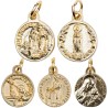 Médaille moulée en métal couleur dorée Ø 1.5 cm. Plusieurs saints.