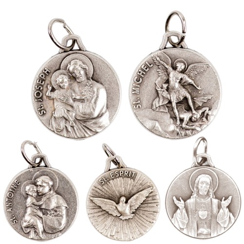 Médaille moulée ou frappée en métal couleur argentée Ø 1.8 cm. Plusieurs saints.