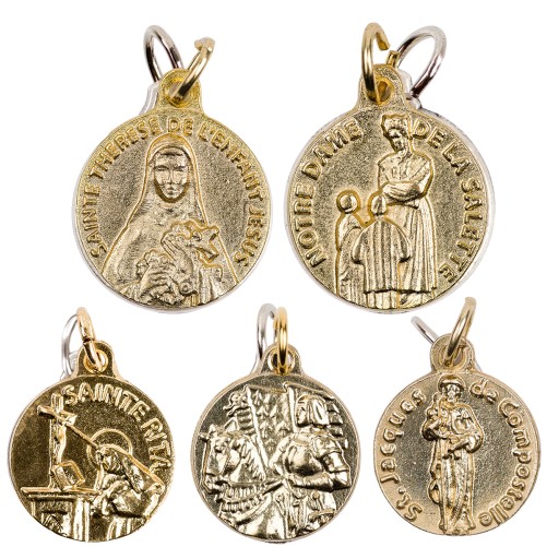 Médaille moulée en métal couleur dorée Ø 1.8 cm. Plusieurs saints.