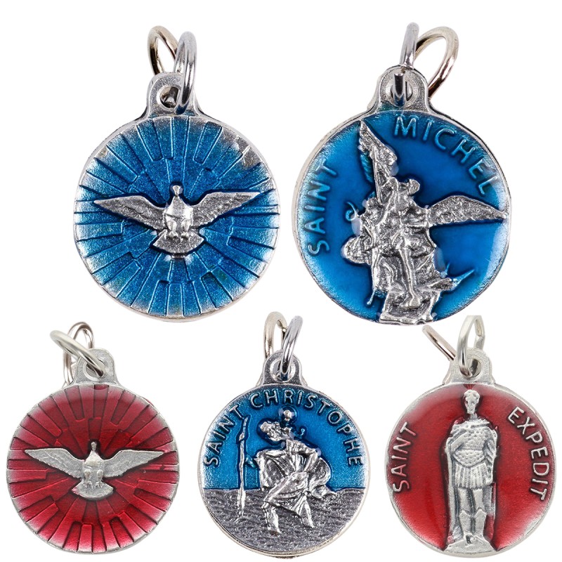 Médaille métal couleur argentée, emmaillé bleu ou rouge Ø 1,8 cm de différents saints. Couleurs différentes selon arrivage.