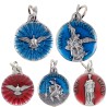 Médaille métal couleur argentée, emmaillé bleu ou rouge Ø 1,8 cm de différents saints. Couleurs différentes selon arrivage.
