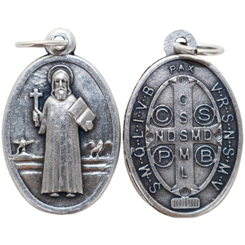 Médaille en métal couleur argentée forme ovale H. 2,2 cm. Plusieurs saints