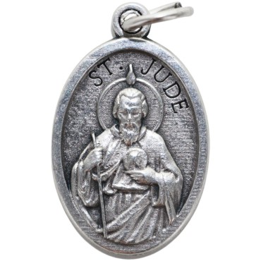 Médaille en métal couleur argentée forme ovale H. 2,2 cm. Plusieurs saints