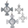 Croix de sauvegarde en métal couleur argentée de l´enfant Jésus de Prague. Plusieurs tailles.