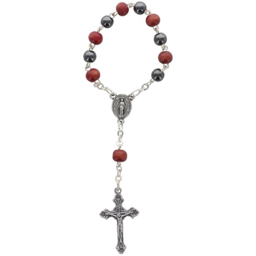 Dizainier sur chaîne en bois et hématite grains Ø 6 mm. Croix métal avec Christ