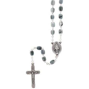 Chapelet grains ovales en bois, Ø 8 mm, chaine couleur argentee, longueur au cœur 36 cm, croix avec Christ.