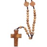 Chapelet sur corde en bois d’olivier, grains à 6 mm et pater en forme de croix. Longueur jusqu'au cœur 22 cm