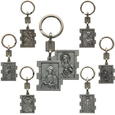 Portes clés en zamac de forme rectangulaire, hauteur 3.5 cm. Existe en différents Saints.