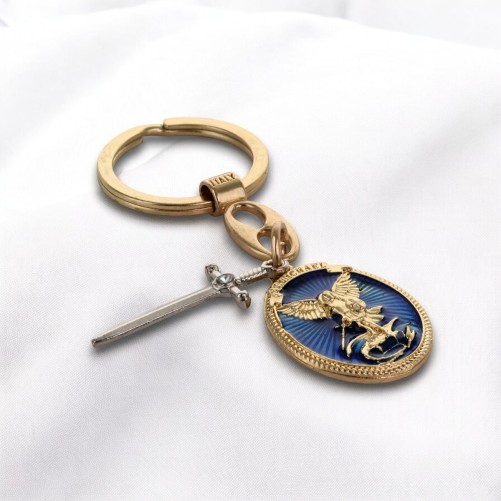 Porte-clés en métal doré, émail bleu, Saint Michel avec rayons et breloque épée – H. 3 cm.