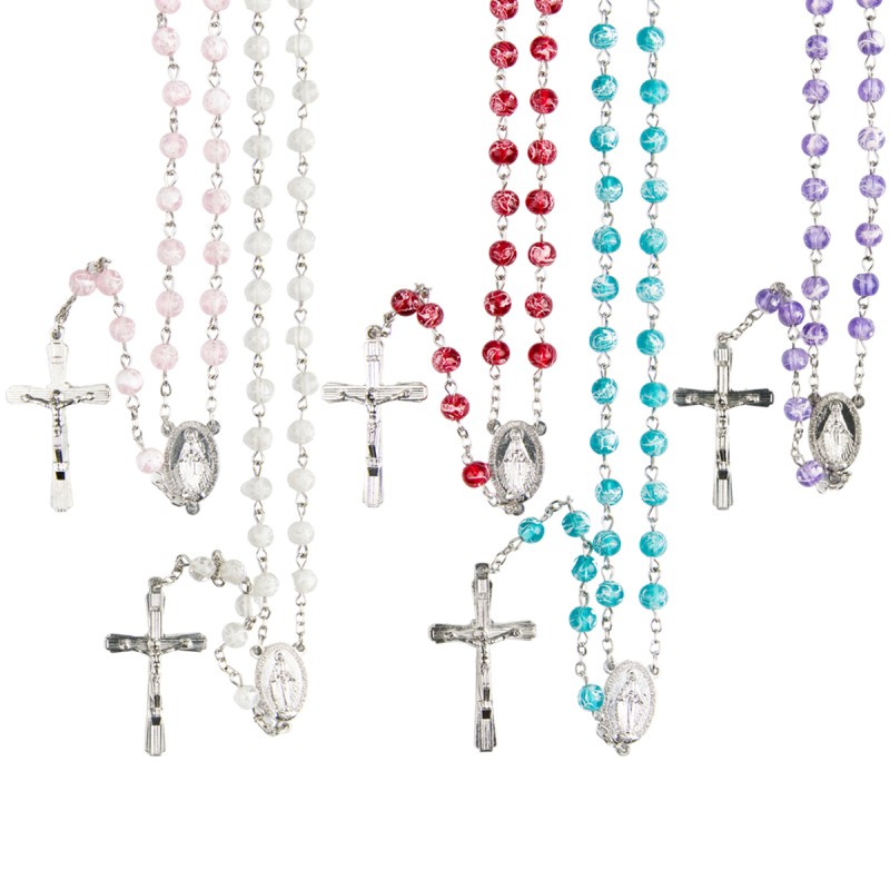 Chapelet grains transparents marbres, Ø 7 mm, chaine couleur argentee, longueur au cœur 34 cm, croix avec Christ.