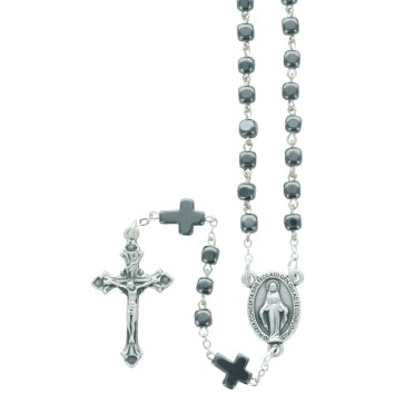 Chapelet grains en hématite cube, Ø 3 mm, avec pater croix en hématite, chaine couleur argentée et croix avec Christ.