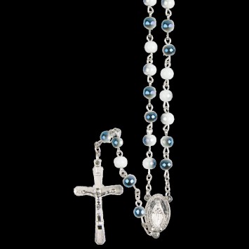 Chapelet grains bicolore blanc/ brillant, Ø 7 mm, chaîne couleur argentée, longueur au cœur 34 cm, croix avec Christ.