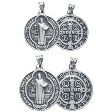 Medaille en argent 925 °/°° vieilli 2 faces de saint Benoit. Livree en boite.
