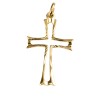 Croix de cou évidée en plaqué or – H. 3,4 cm. Livrée en boîte.