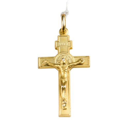 Croix de cou en plaque or de saint Benoit H. 3 cm. Livree en boite