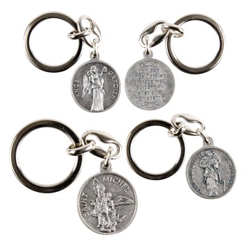 Porte-cles Ø 2.5 cm couleur argentee double face revers avec priere, plusieurs saints.