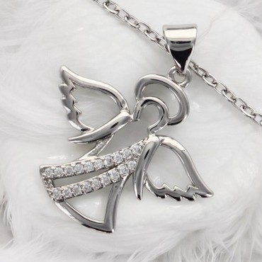 Collier avec chaine L.45 cm réglable jusqu a 50cm avec ange strass H.2 cm en acier inoxydable argenté, livrée en pochette