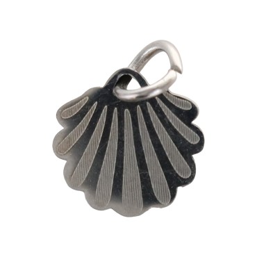 Coquille de saint Jacques de compostelle gravee en acier inoxydable de couleur argentee Ø 1 cm.