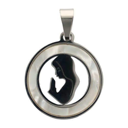 Medaille de la vierge en priere en coquille d eau douce et acier inoxydable argente , Ø 2 cm.
