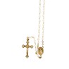 Chapelet grains nacre ronds, Ø 7 mm, chaine couleur dorée, longueur au cœur 30 cm, croix avec Christ. Livré en boite.