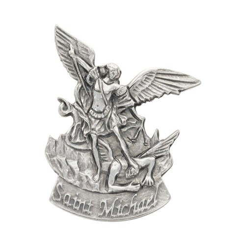 Plaque auto silhouette de saint Michel H. 4 cm en métal couleur argentée.