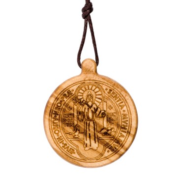 Médaille gravée en bois d olivier de saint Benoit Ø 3 cm avec cordon cuir 70 cm.