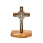 Croix de saint Benoit en bois d'olivier sur socle, hauteur 8 cm.