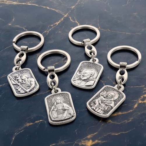 Porte-clés rectangulaire en métal argenté, style vitrail – Hauteur 3 cm, différents saints disponibles