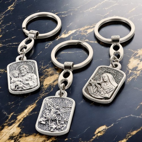 Porte-clés rectangulaire en métal argenté, style vitrail – Hauteur 3 cm, différents saints disponibles