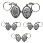 Porte-clés H. 4.5 cm en métal couleur argentée forme ovale double face, plusieurs saints.