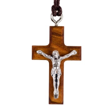 Croix de cou en bois d´olivier avec Christ metal couleur argentee H. 4 cm et cordon cuir 70 cm.