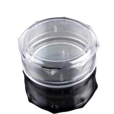 Boite plastique octogonale transparente Ø 6 cm, hauteur 2.5 cm.