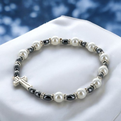 Bracelet dizainier sur élastique, grains en hématite et nacres avec strass ø 6 mm avec croix