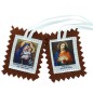 Scapulaire de ND du Mont Carmel en tissus avec explication H. 5 x 4,5 cm cordon blanc.Sachet individuel.