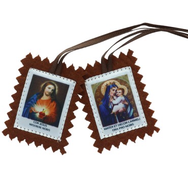 Scapulaire de ND du Mont Carmel en tissus avec explication H. 5 x 4,5 cm avec cordon marron. Livre en sachet individuel.