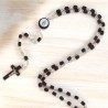 Chapelet sur chaine grains en bois de H. 5 mm. coeur en résine, croix avec Christ métal.